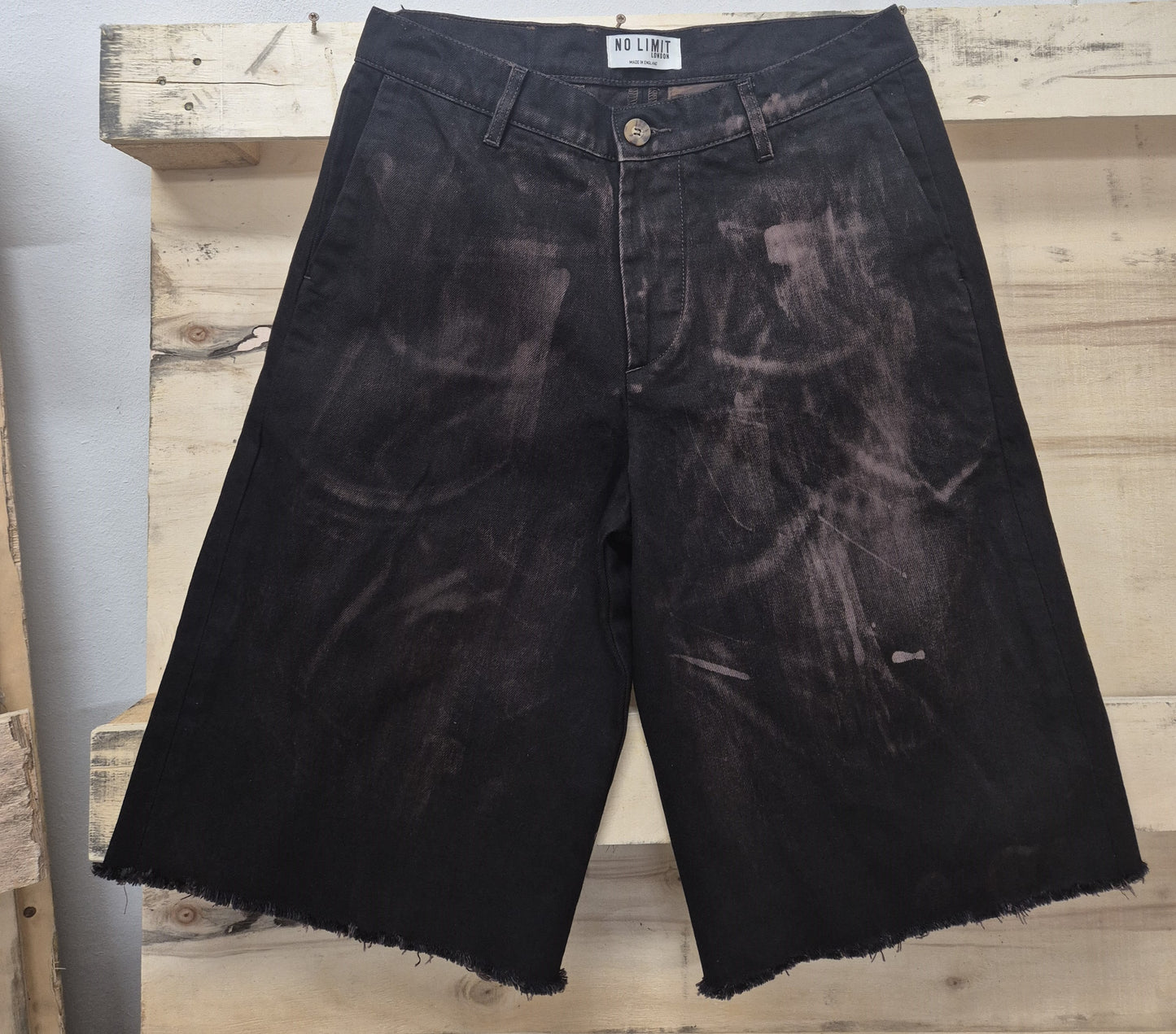 Men's Denim 3 Quarter Length Baggy Bleached Effect Barrow Frayed Shorts Dark Chocolate   1015