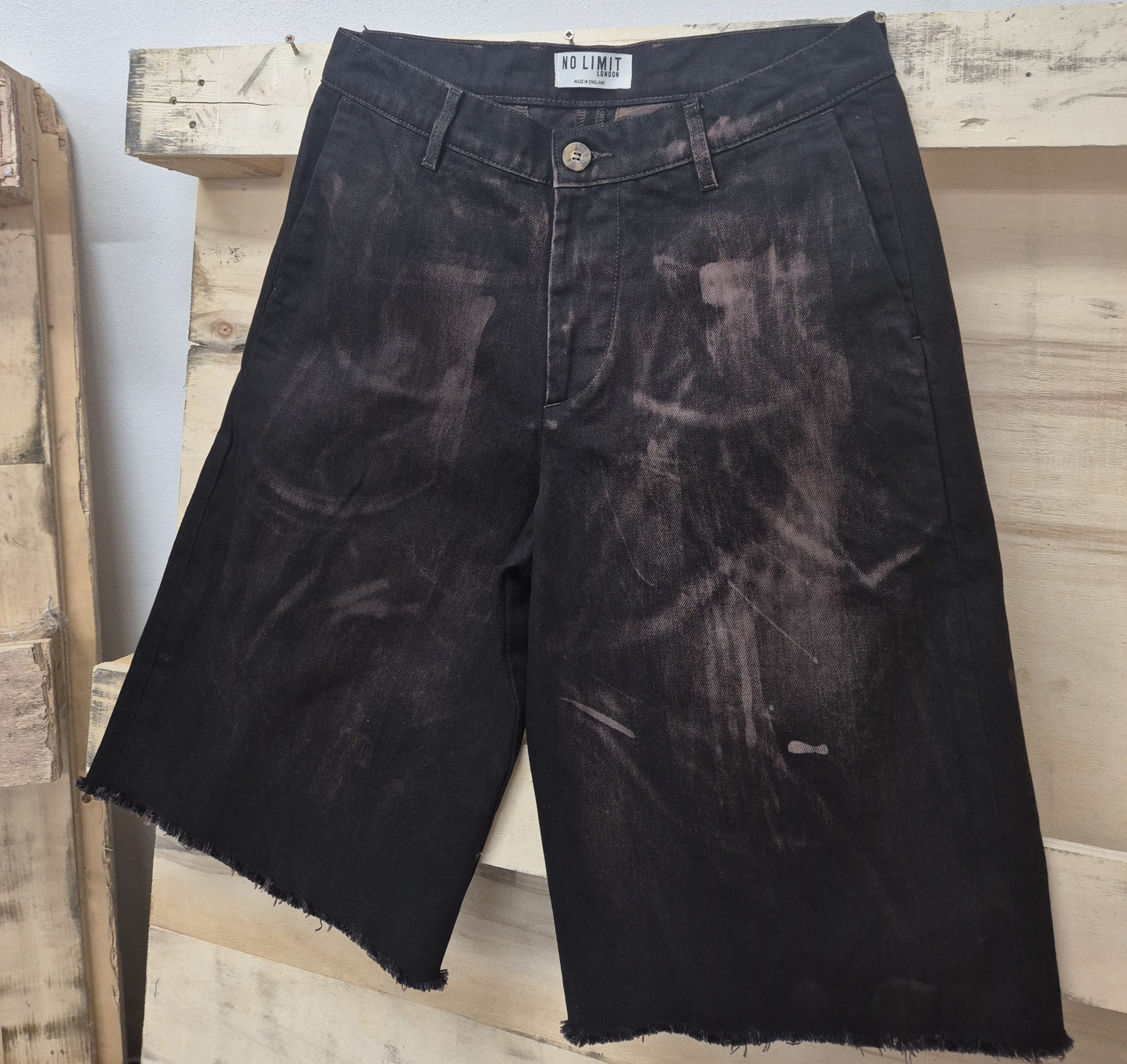 Men's Denim 3 Quarter Length Baggy Bleached Effect Barrow Frayed Shorts Dark Chocolate   1015