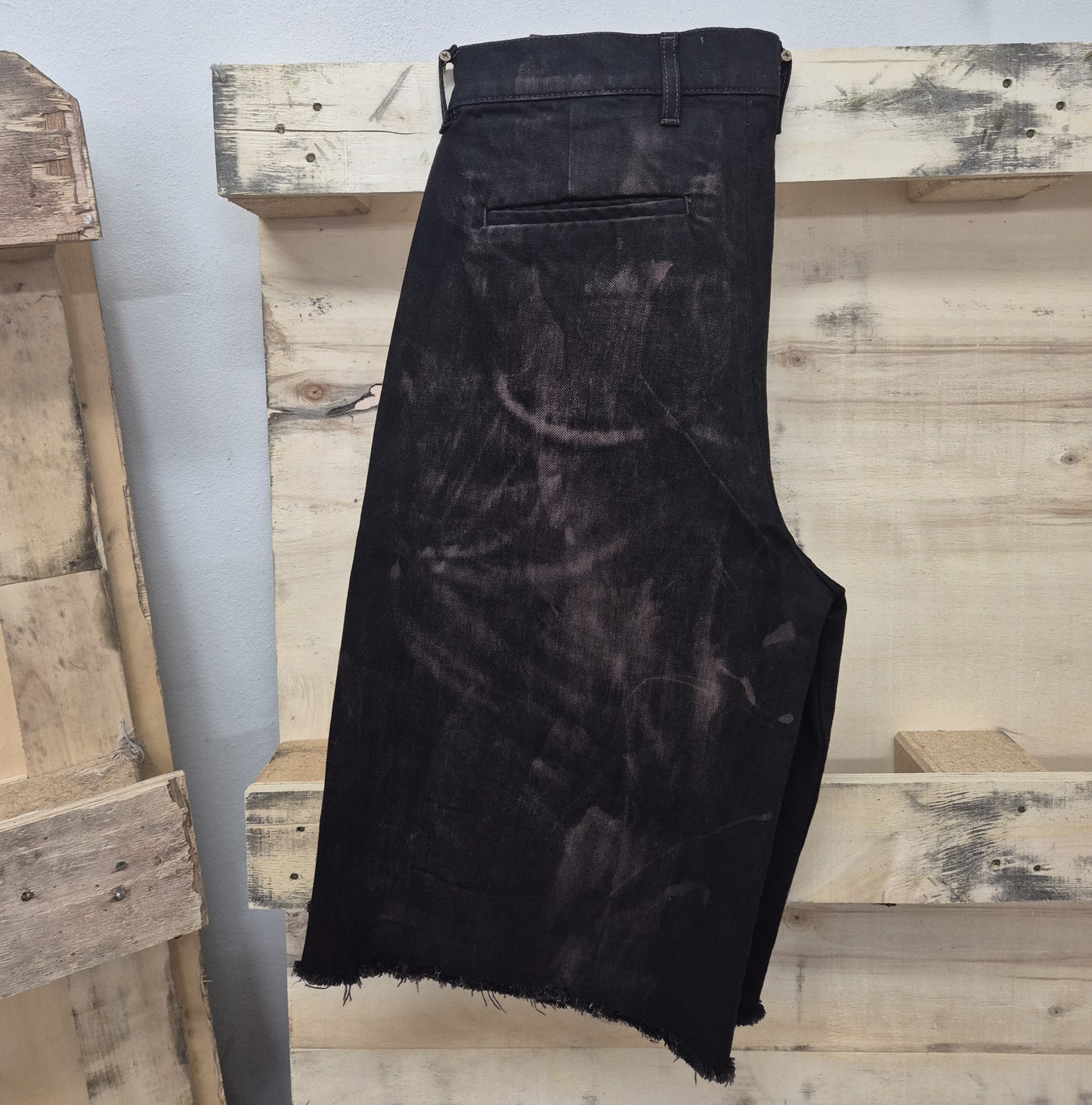 Men's Denim 3 Quarter Length Baggy Bleached Effect Barrow Frayed Shorts Dark Chocolate   1015