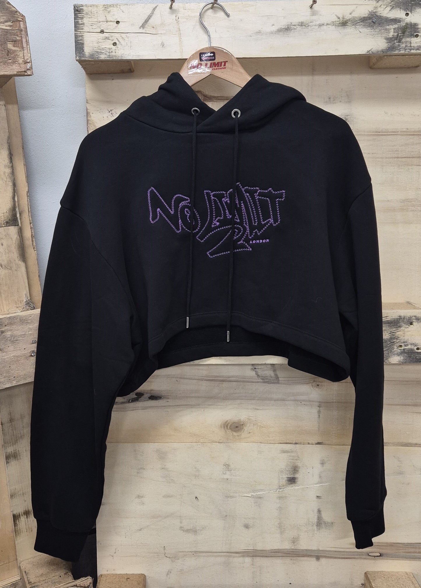 Women' Gym Black Cropped Hoodie Purple Chain Embroidery