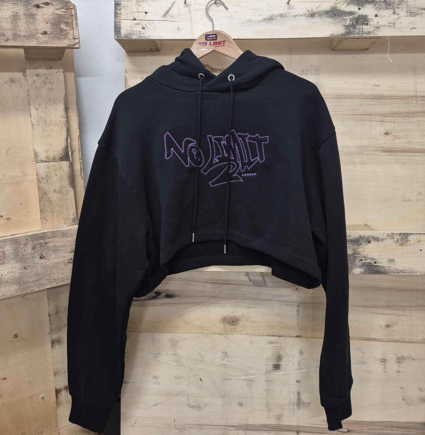 Women' Gym Black Cropped Hoodie Purple Chain Embroidery