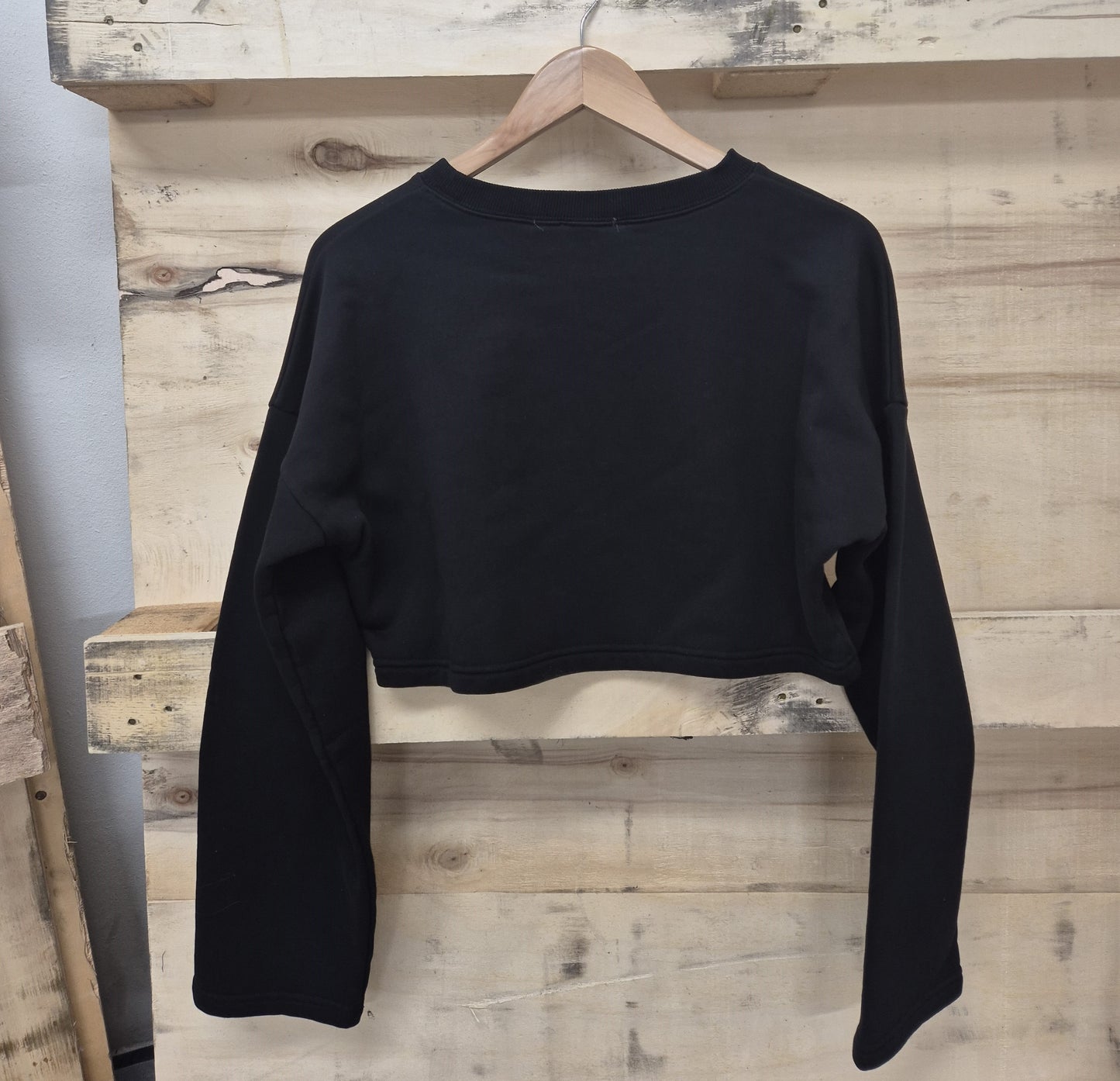 Women' Gym Workout Black Cropped pullover Sweatshirt No Limit